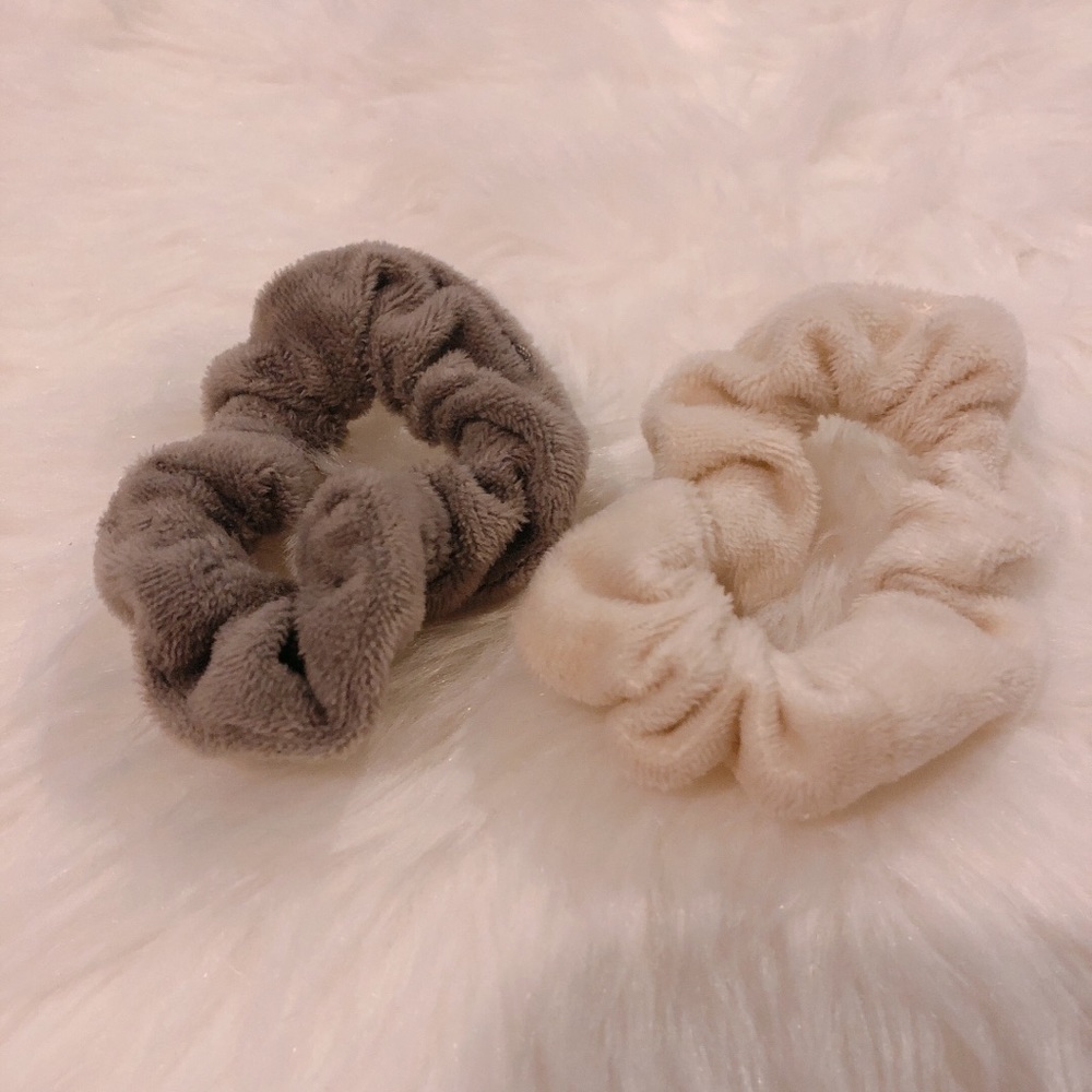 2 Cute Scrunchies [3 for$18]